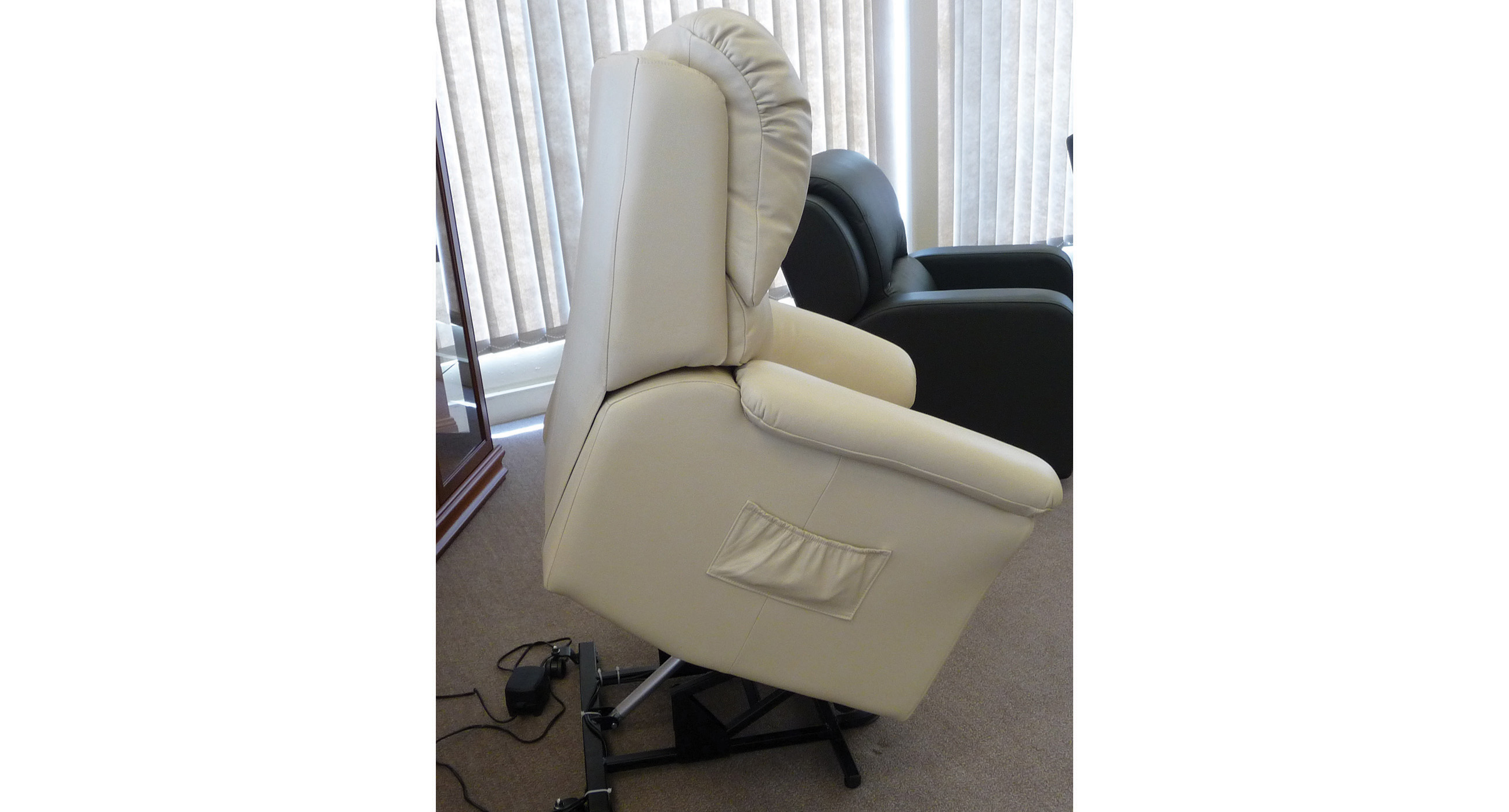 Wesley Lifting and Reclining Chair